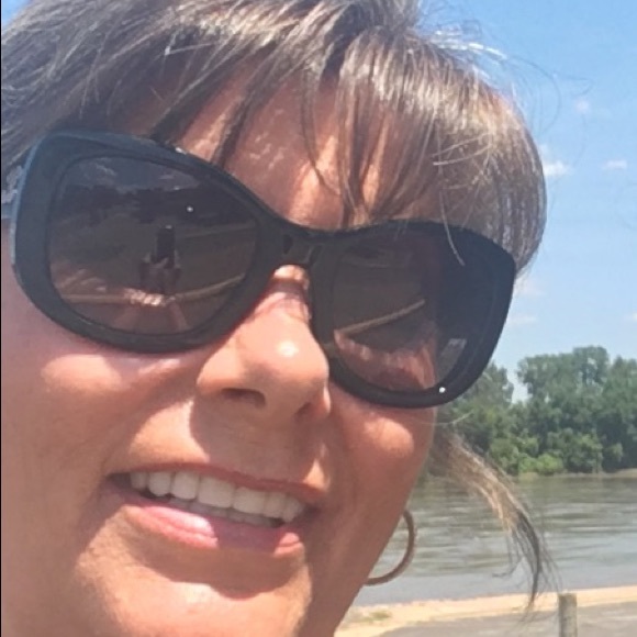 Meet your Posher, Donna - Picture 1 of 2